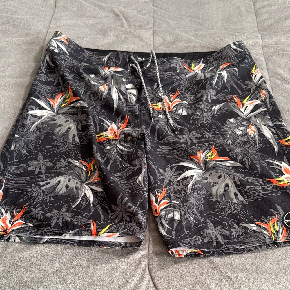 O'Neill men’s Black Tropical Floral Swim Board Shorts size 36